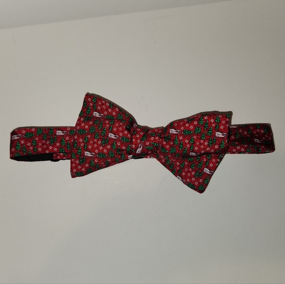 Vineyard Vines Other - Nwot Vineyard Vines Adjustable Bowtie Red Christmas Tree Pink Whales Christmas